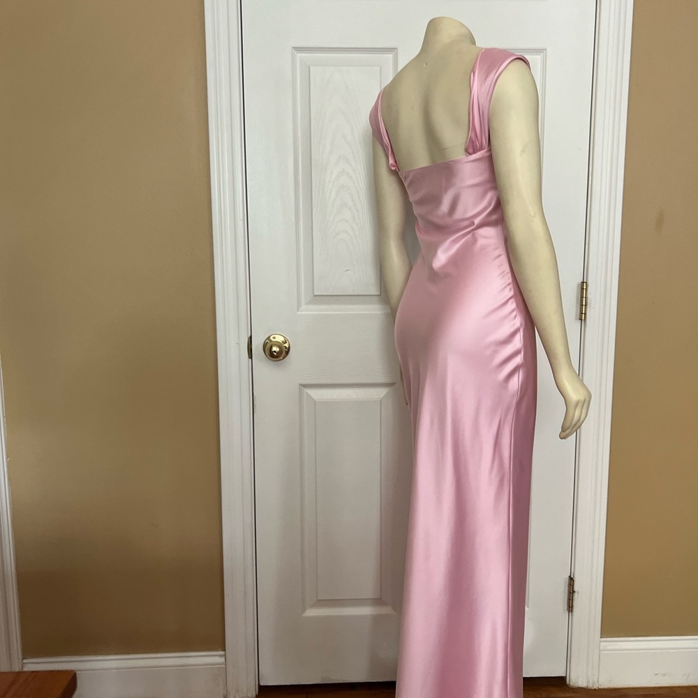 Elegant Off-Shoulder Satin Maxi Dress in Light Pink - Picture 14 of 16